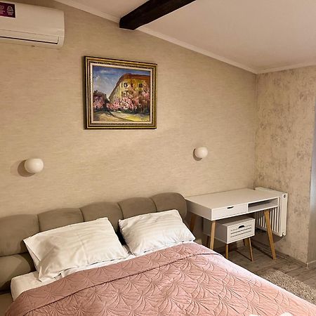 Апарт-Отель "Галаговъ" Uzhhorod Ngoại thất bức ảnh